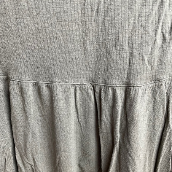 🌿50% off! Mudd Long Sleeved Peplum Top Olive Green Size M - Picture 5 of 8